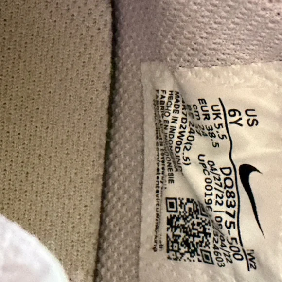 Nike Team Hustle D10 SE Purple Silver Shoes Kids Size 6Y - Picture 8 of 8